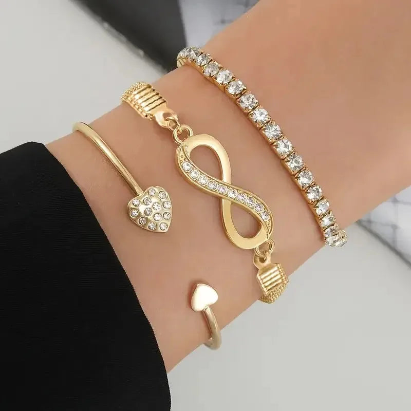 Infinity Loop Heart Karkötő